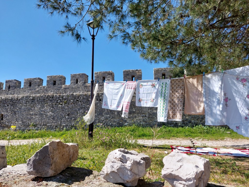 Z Emo v&nbsp;Albaniji